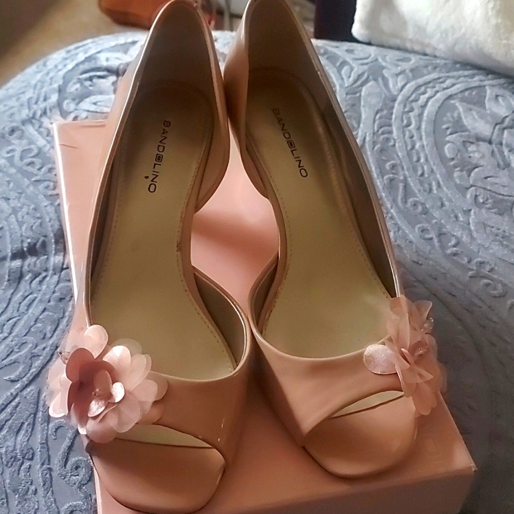 Bandolino 2 1/2 inch heels, size 8.5w